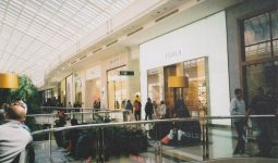 Is the Mall Open on Mother's Day?