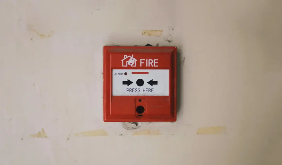 Difference Between A Smoke Detector And A Fire Alarm