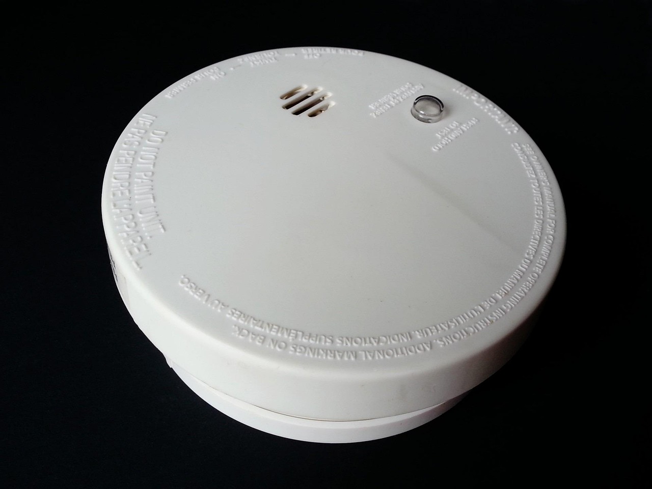 Difference Between a Smoke Detector and a Fire Alarm